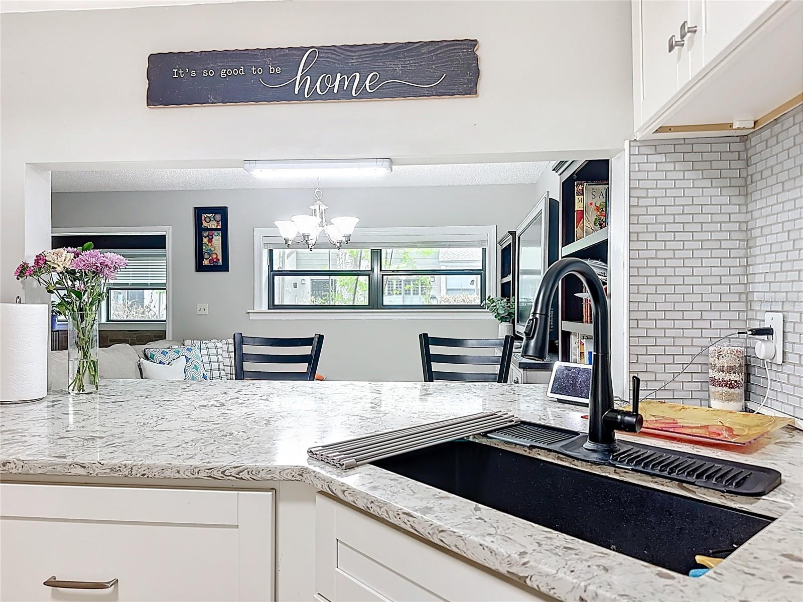 Listing photo id 5 for 139 Carolwood Boulevard