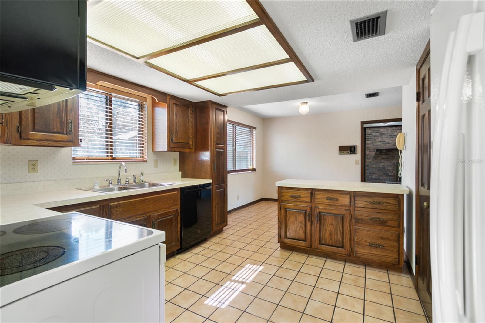 Image 10 of 43 For 330 Sanchez Avenue