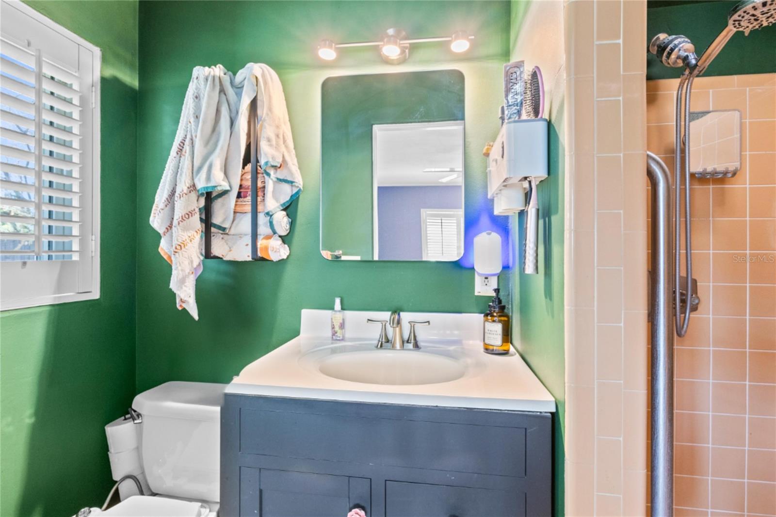 Image 15 of 34 For 958 Hanover Avenue