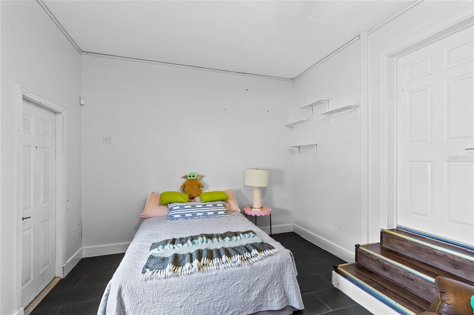 Image 23 of 34 For 958 Hanover Avenue