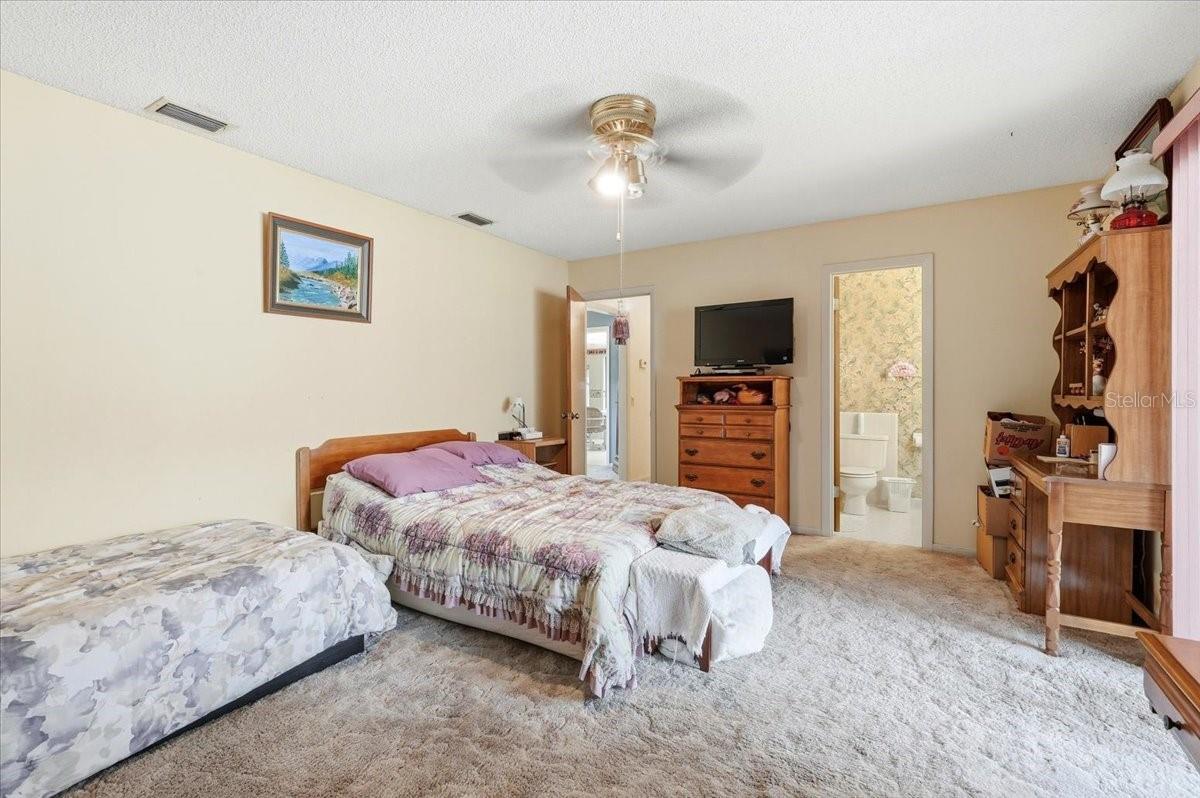 Image 13 of 32 For 912 Heron Circle