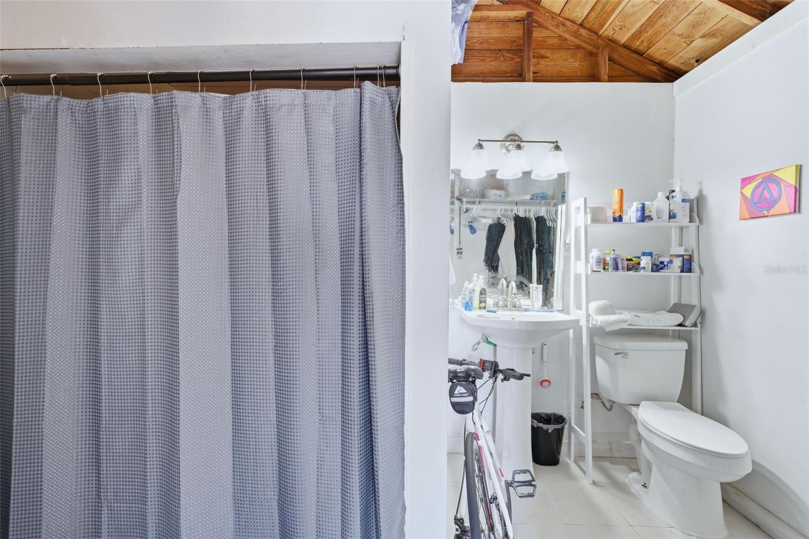 Image 26 of 38 For 441 Kentucky Avenue