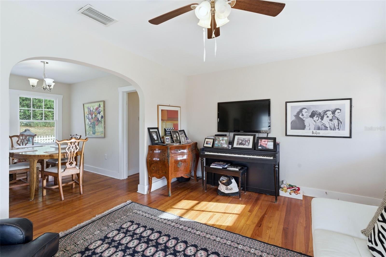 Image 6 of 38 For 441 Kentucky Avenue