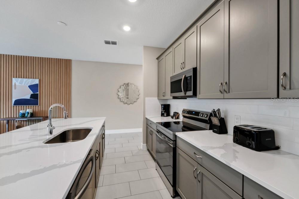 Image 8 of 37 For 7846 Spectrum Drive