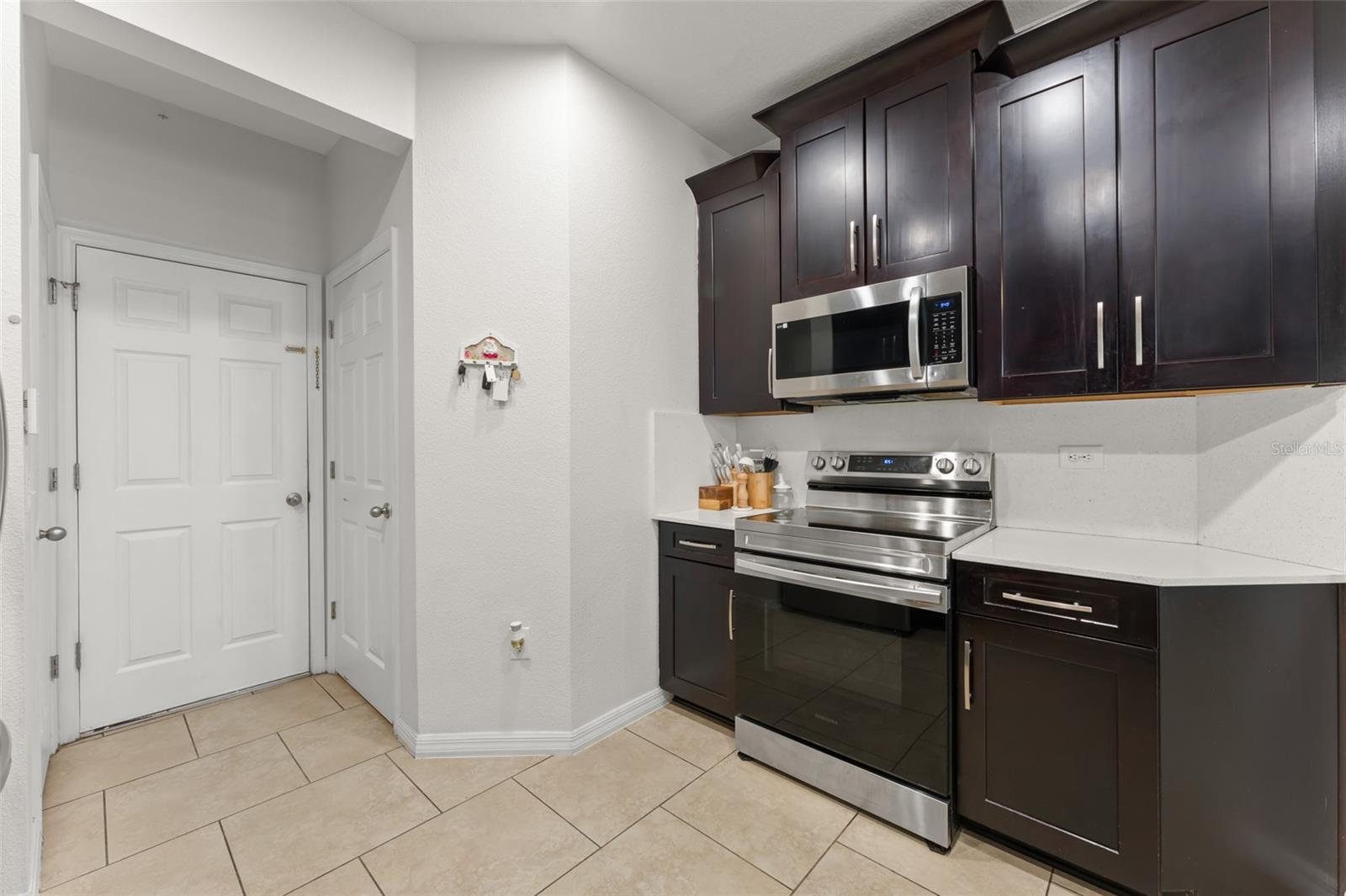 Image 10 of 50 For 12121 Silverlake Park Drive