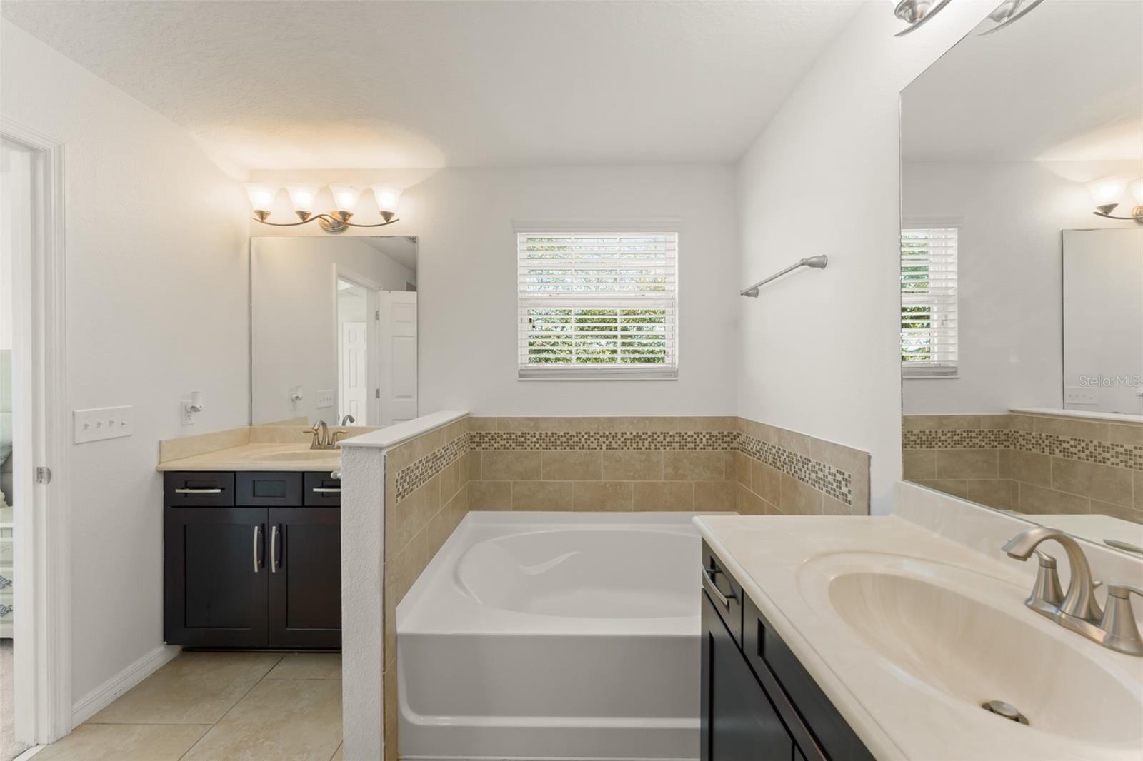 Image 27 of 50 For 12121 Silverlake Park Drive