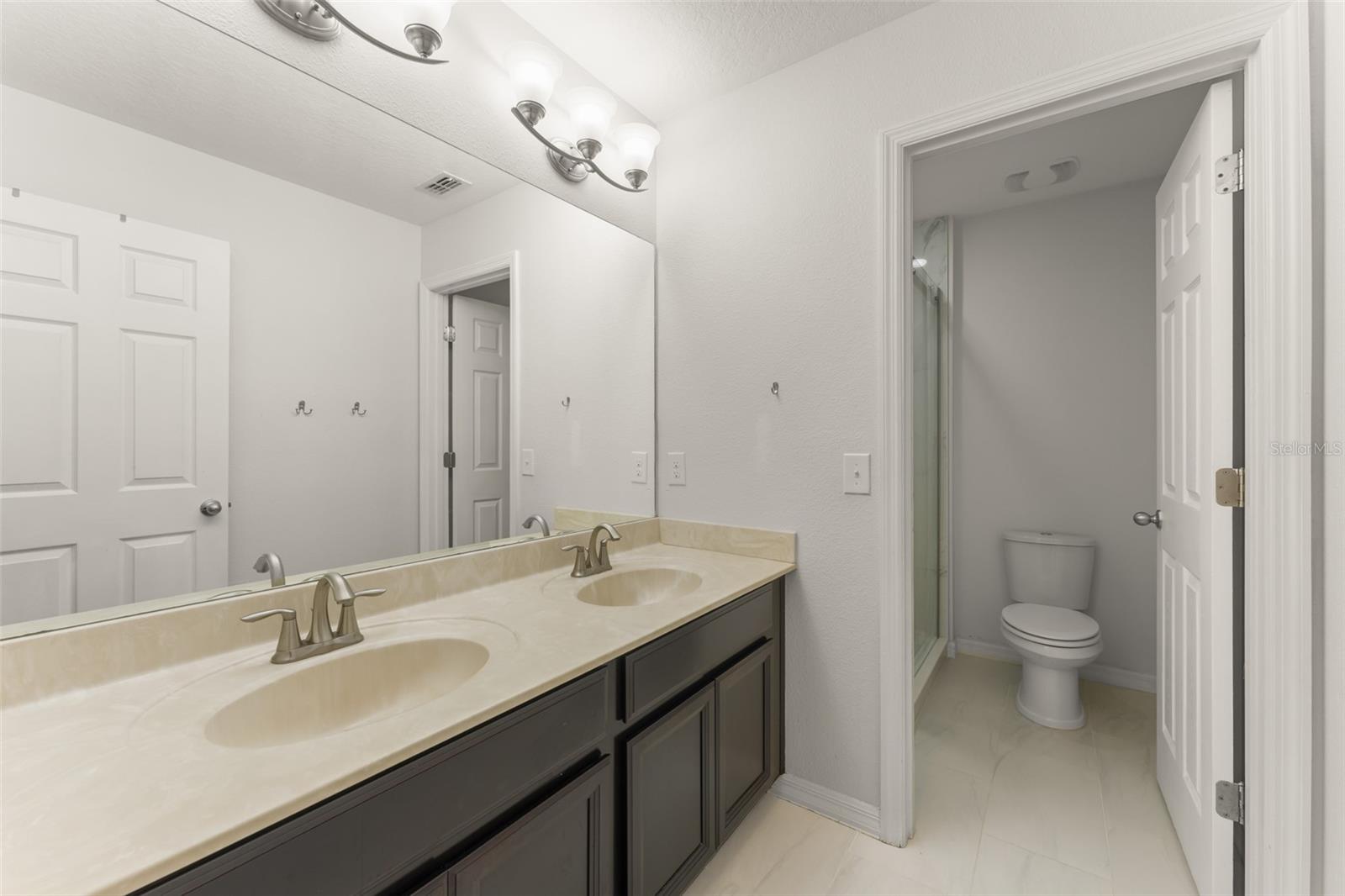 Image 34 of 50 For 12121 Silverlake Park Drive