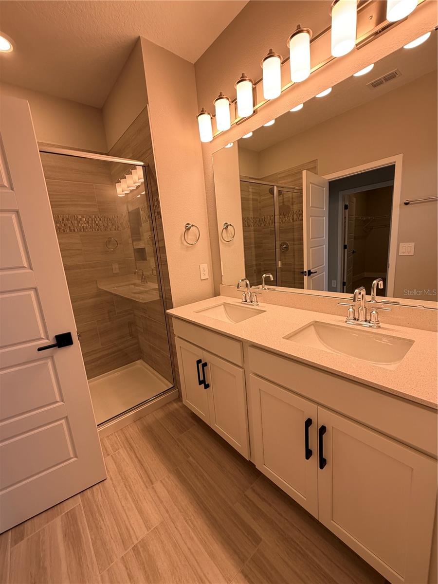 Image 16 of 27 For 5106 Railroad Vine Alley