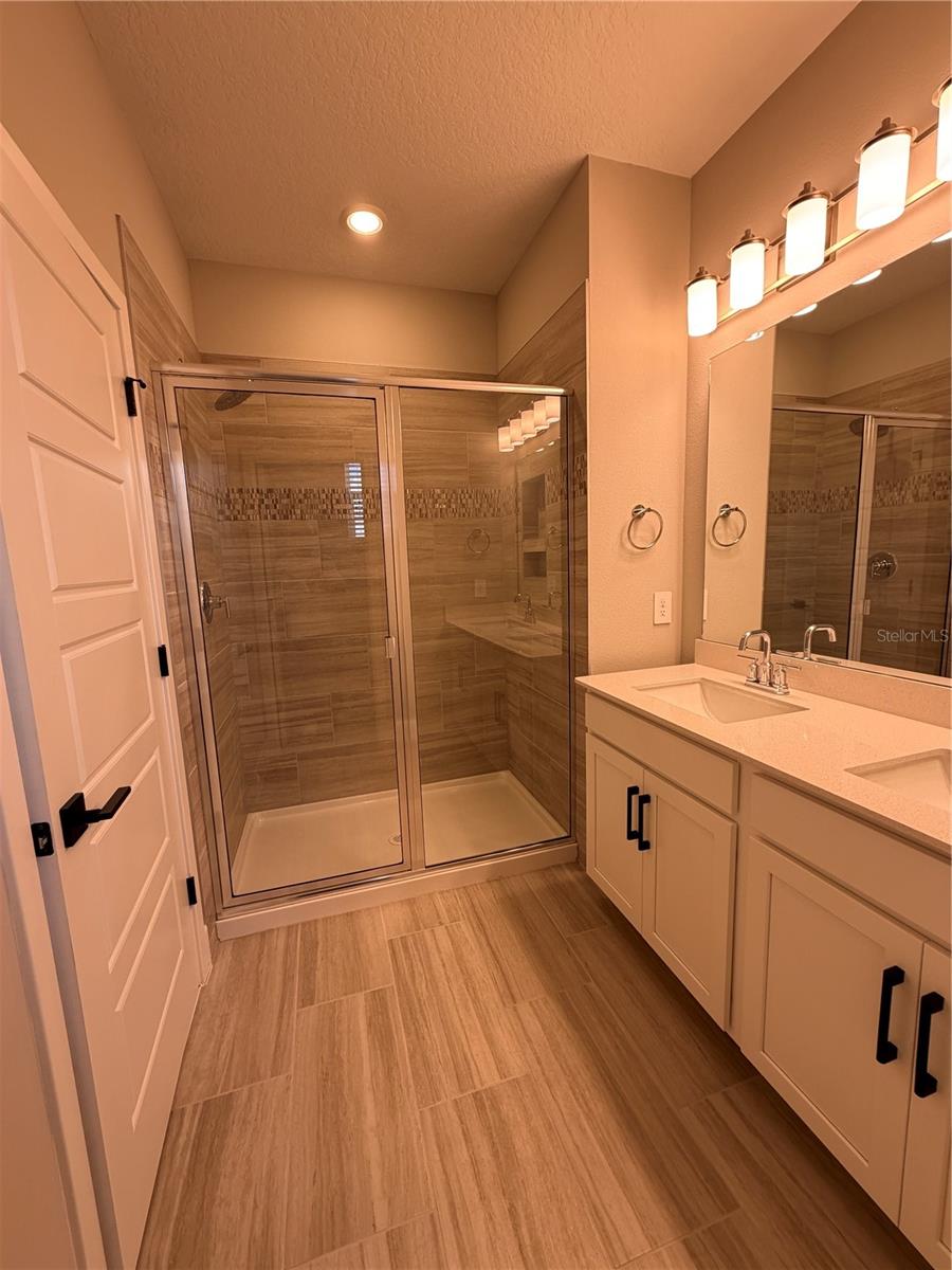 Image 17 of 27 For 5106 Railroad Vine Alley