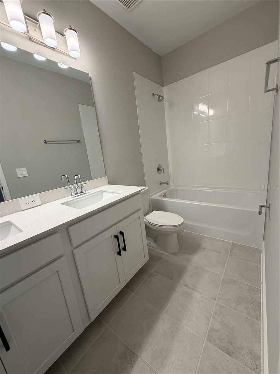 Image 20 of 27 For 5106 Railroad Vine Alley