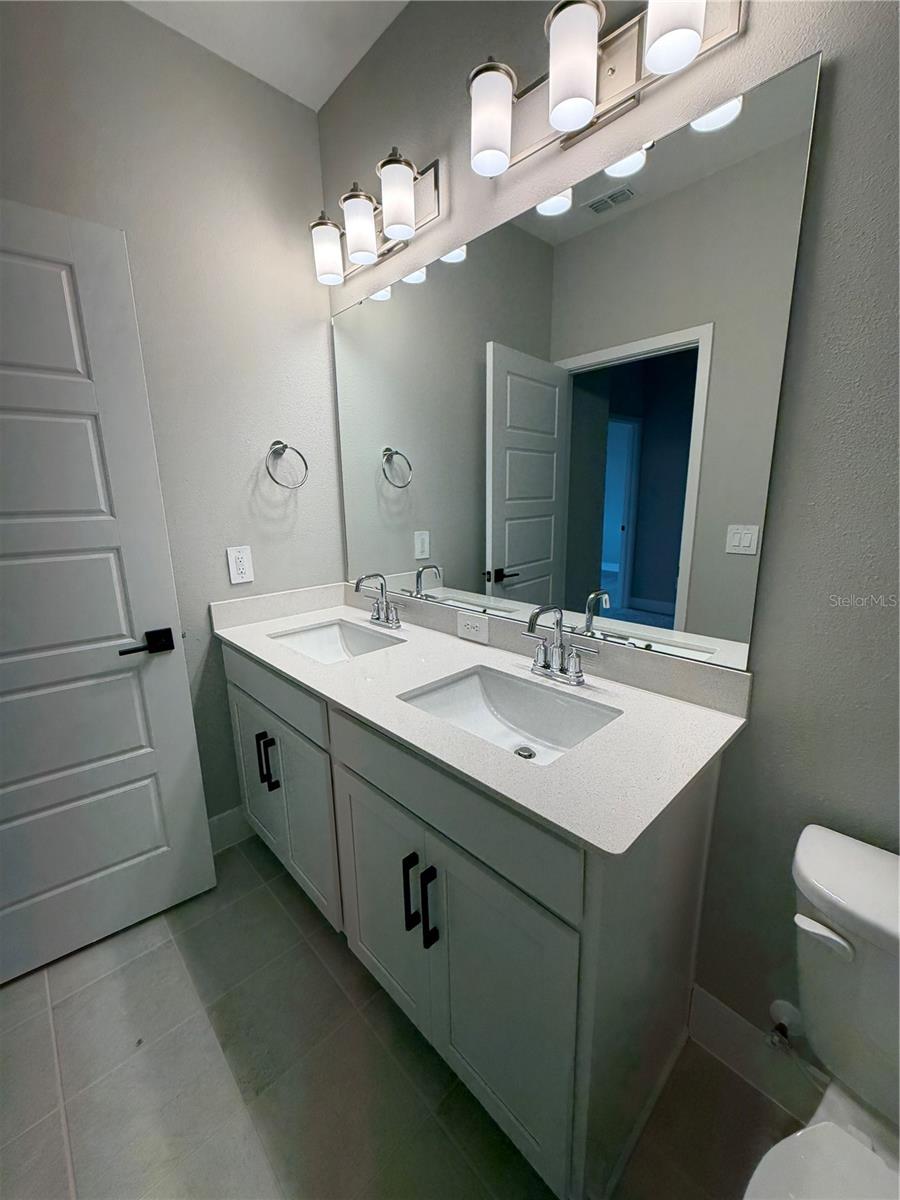 Image 21 of 27 For 5106 Railroad Vine Alley