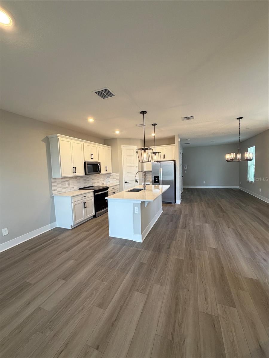 Image 4 of 27 For 5106 Railroad Vine Alley