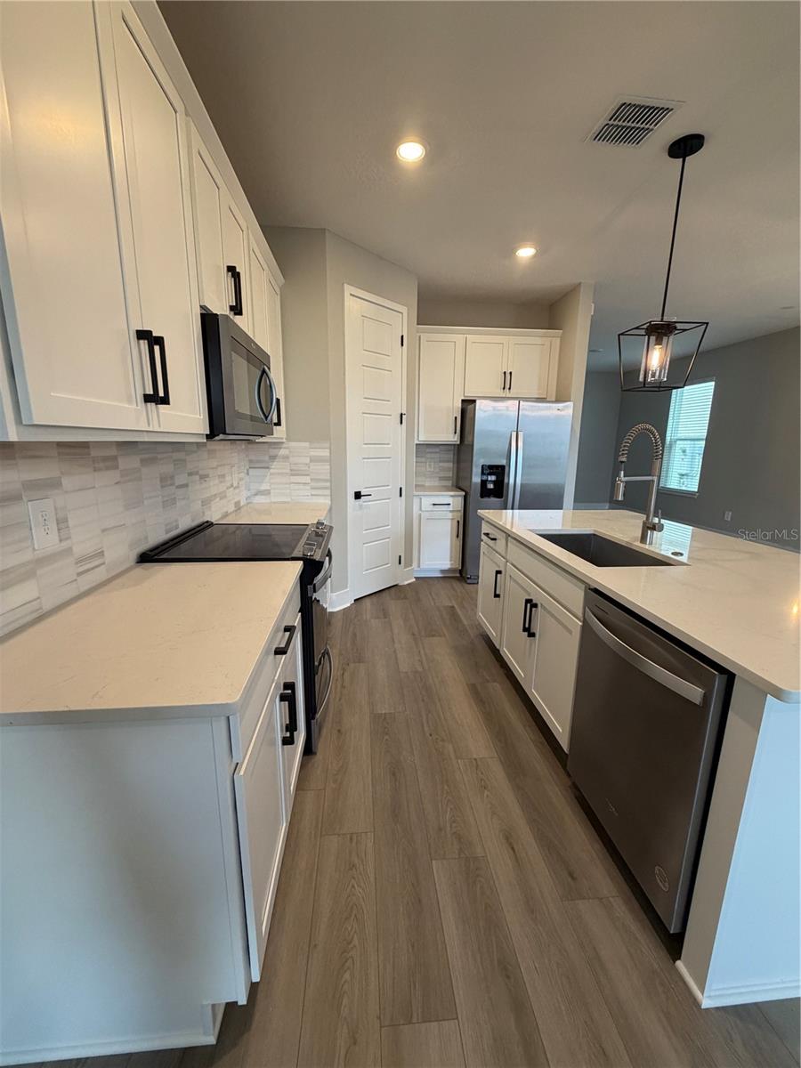 Image 5 of 27 For 5106 Railroad Vine Alley