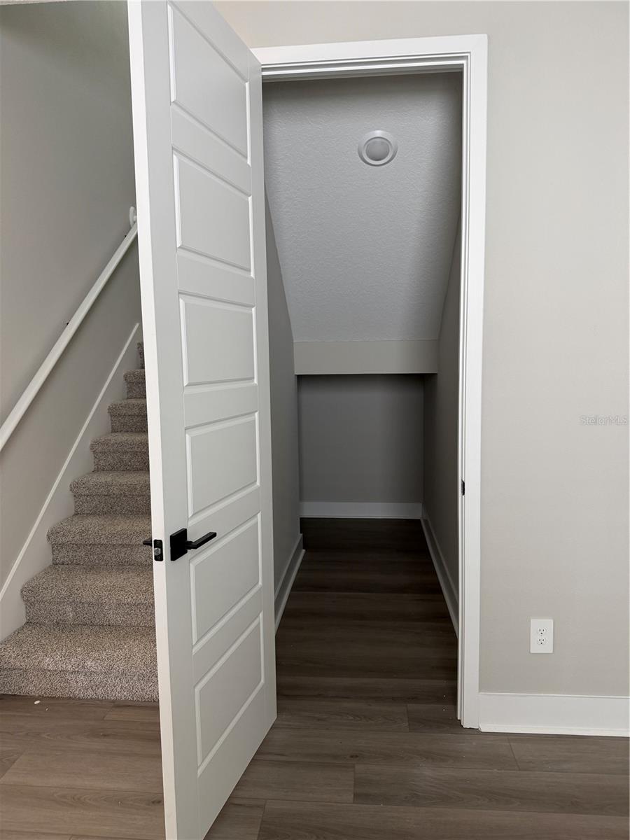 Image 8 of 27 For 5106 Railroad Vine Alley