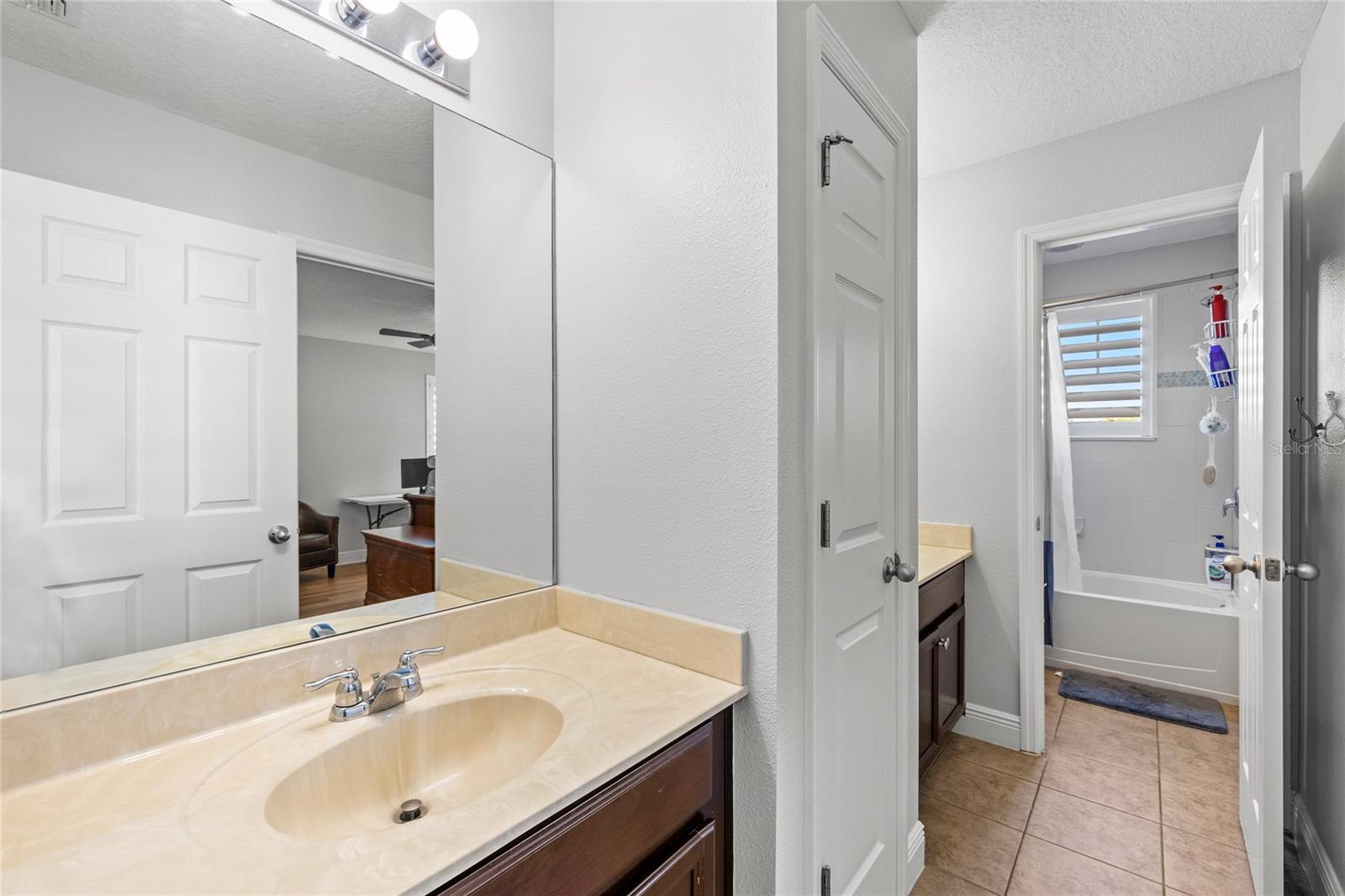 Image 22 of 40 For 11816 Angle Pond Avenue