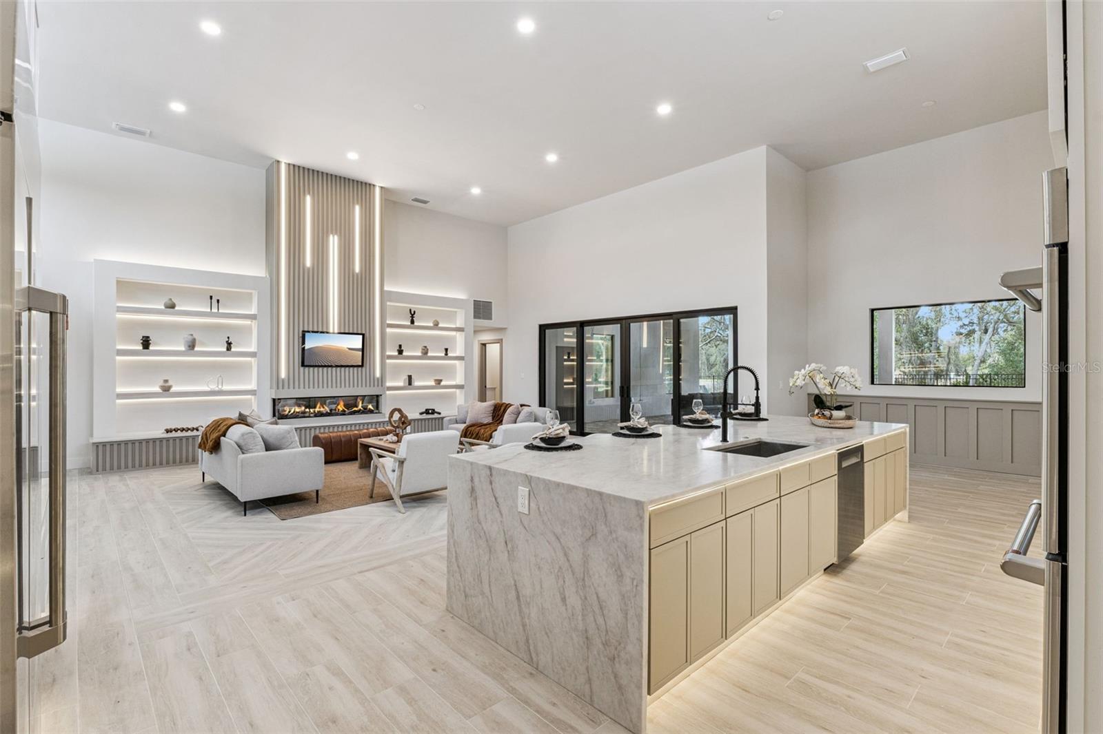 Image 14 of 58 For 1447 Bird Road