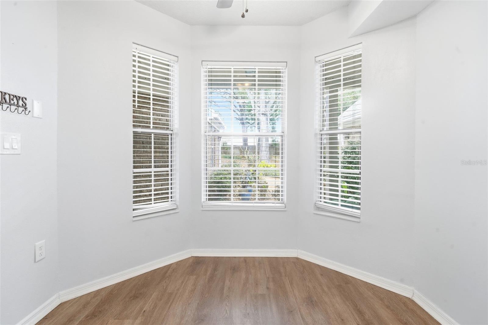 Image 10 of 37 For 2201 Coach House Boulevard 208