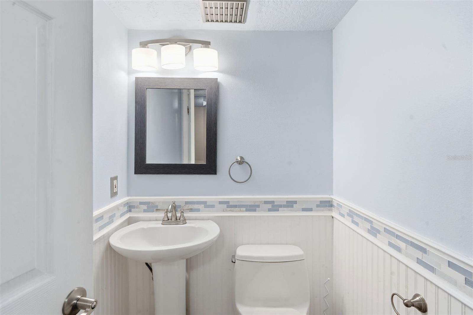 Image 15 of 37 For 2201 Coach House Boulevard 208