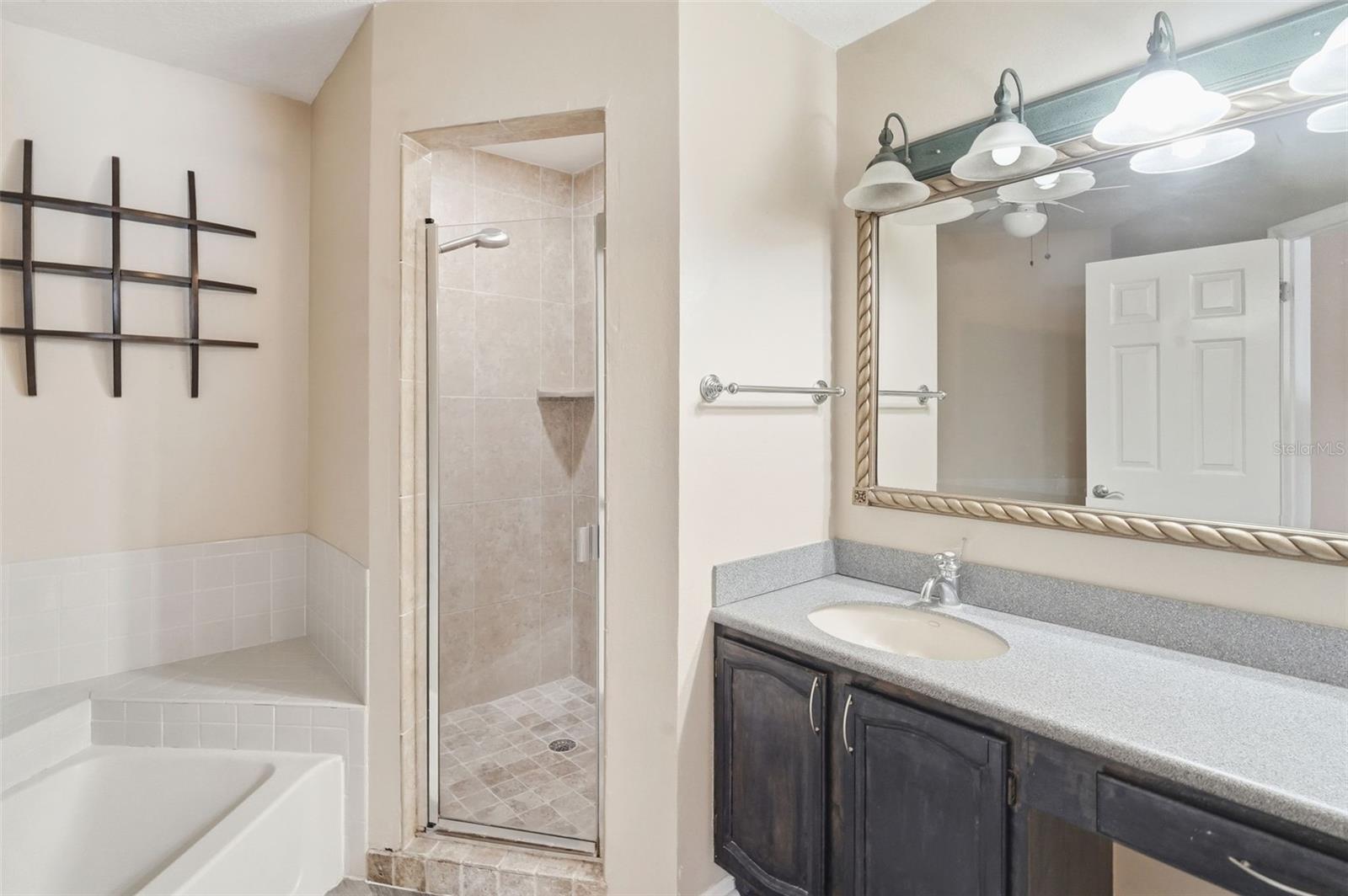 Image 27 of 37 For 2201 Coach House Boulevard 208