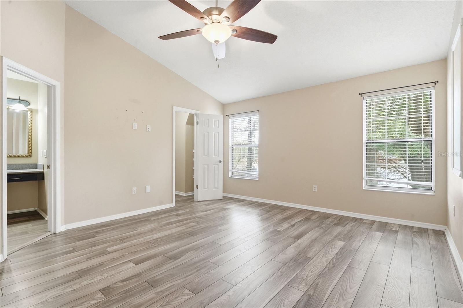 Image 33 of 37 For 2201 Coach House Boulevard 208