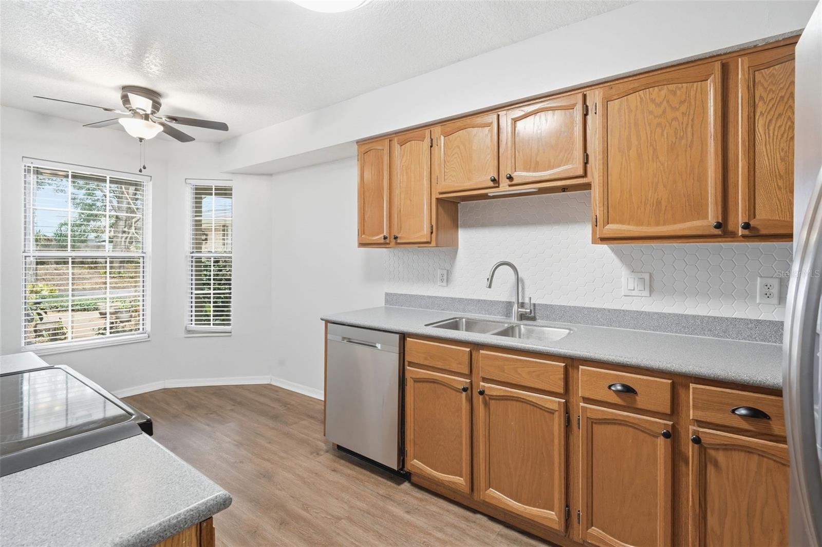 Image 9 of 37 For 2201 Coach House Boulevard 208