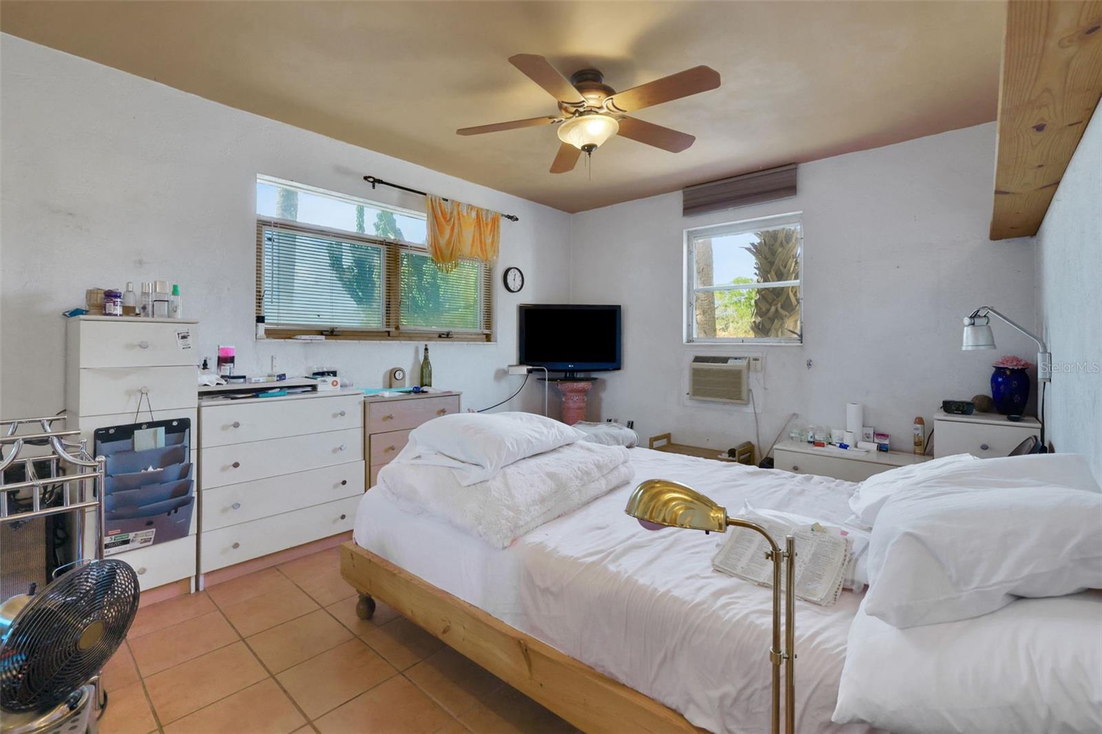 Image 19 of 50 For 410 Acacia Circle