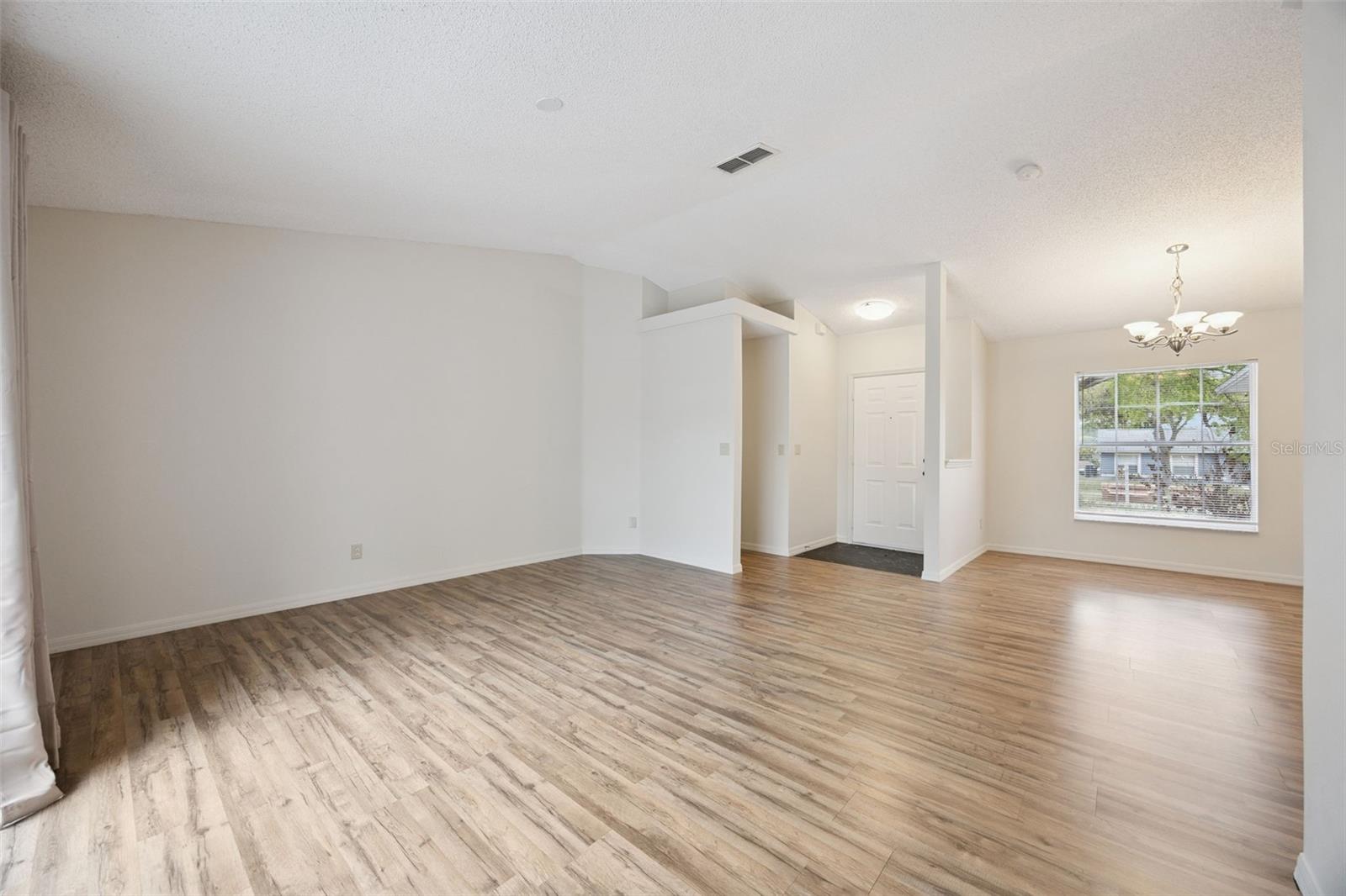 Image 13 of 43 For 11614 Roper Boulevard