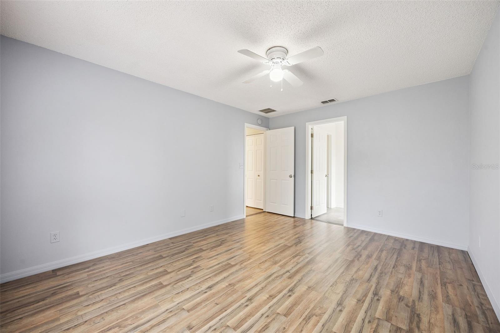 Image 18 of 43 For 11614 Roper Boulevard