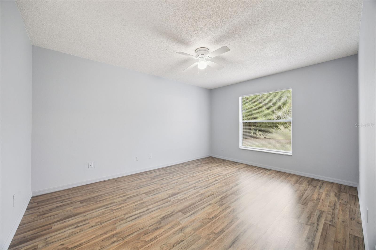 Image 19 of 43 For 11614 Roper Boulevard