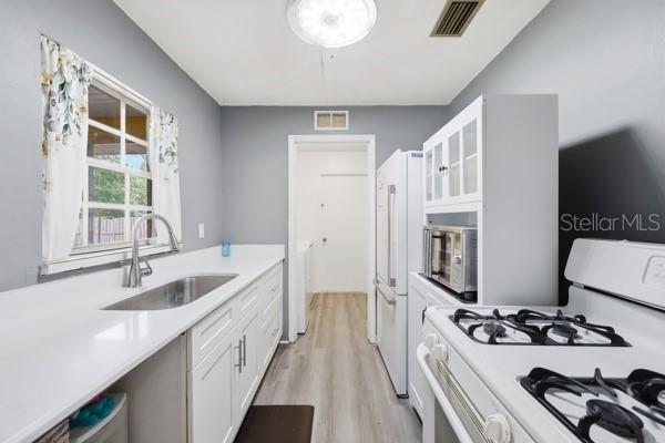 Image 7 of 20 For 2442 Sable Avenue