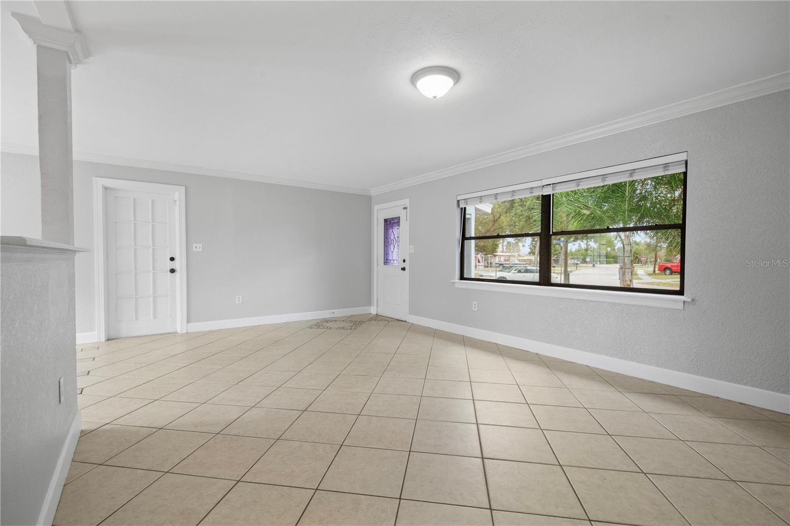 Image 8 of 43 For 1614 Maureen Avenue