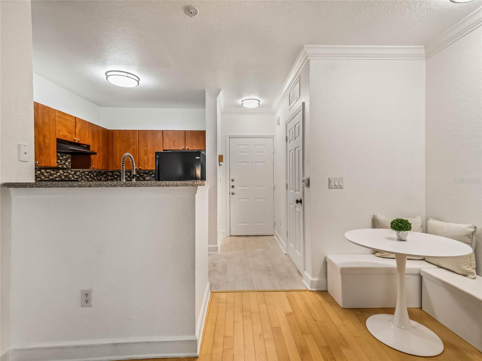 Image 7 of 33 For 202 South Street 3051