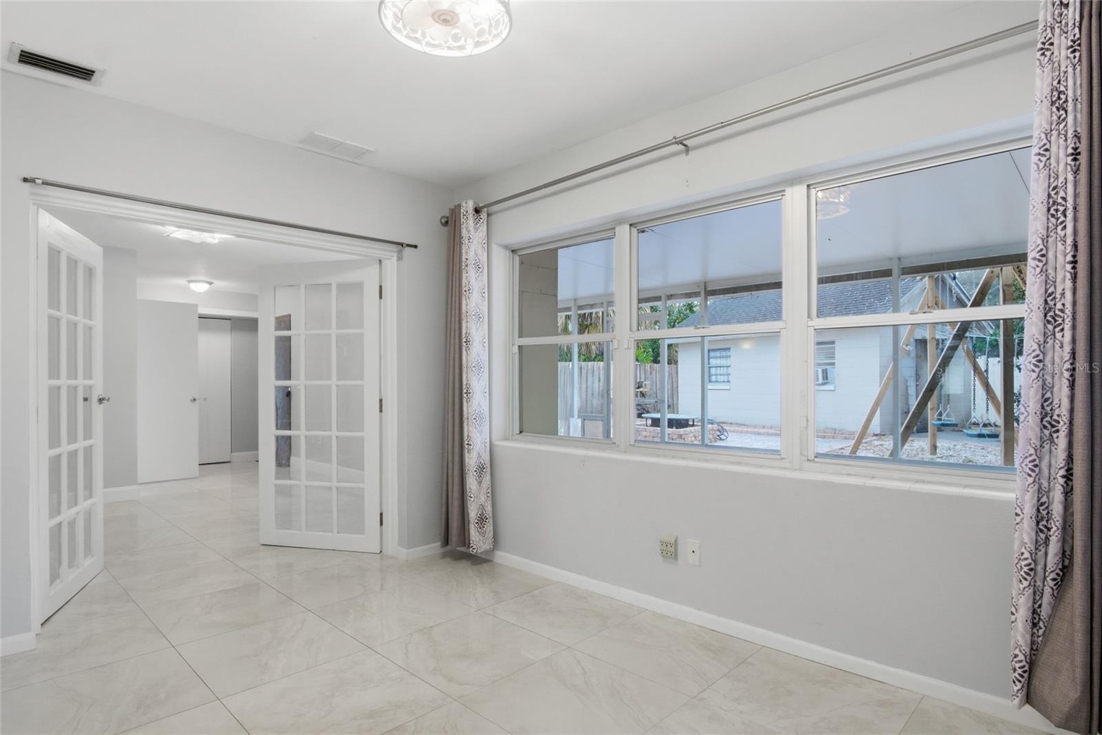 Image 10 of 31 For 610 Ellendale Drive