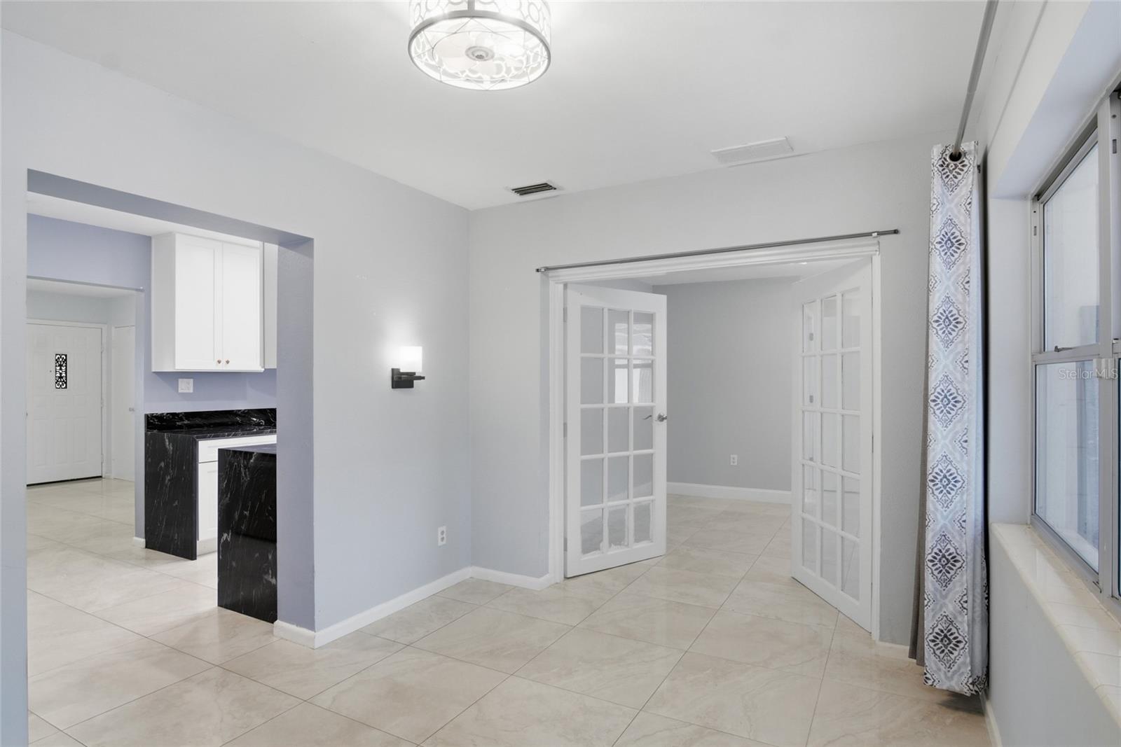 Image 11 of 31 For 610 Ellendale Drive