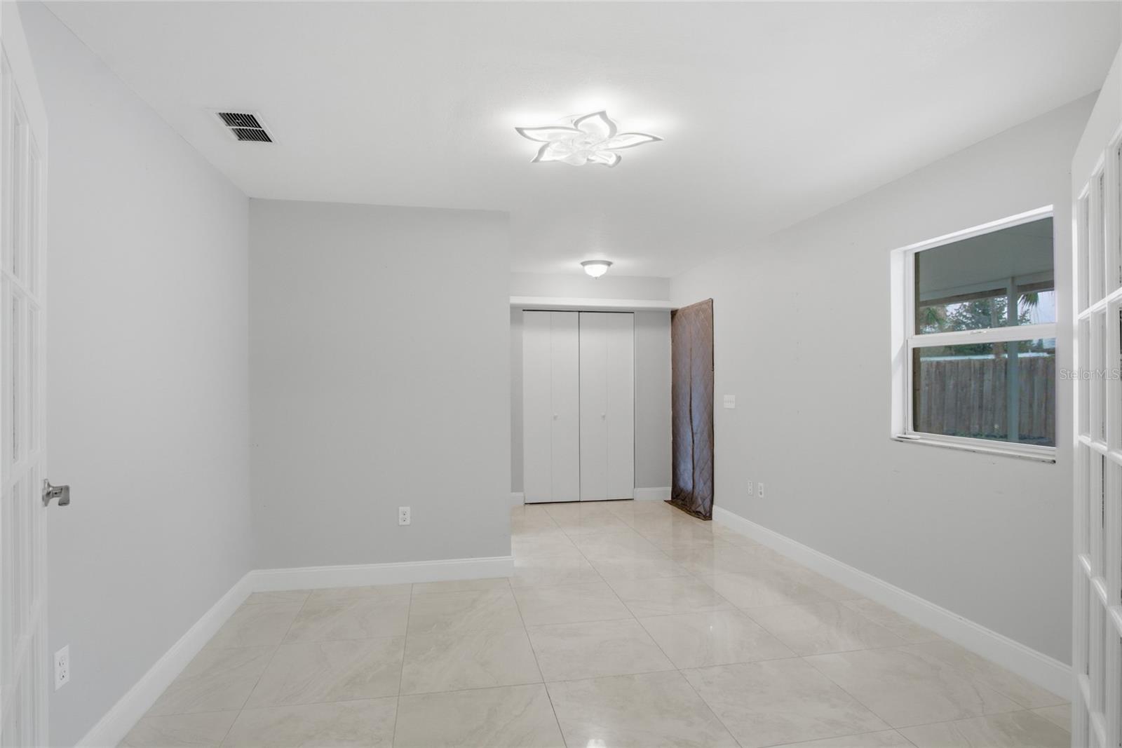 Image 12 of 31 For 610 Ellendale Drive