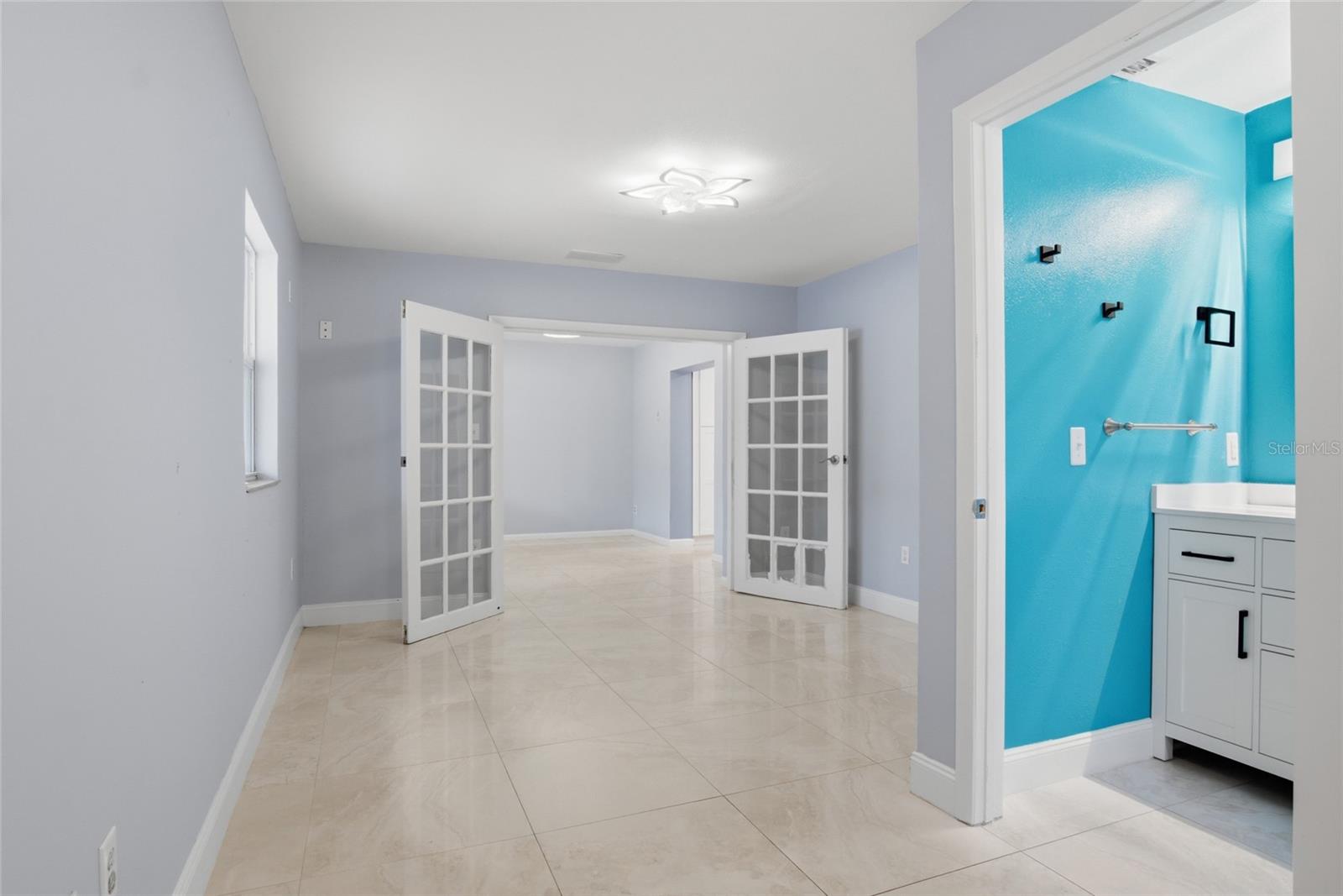 Image 15 of 31 For 610 Ellendale Drive