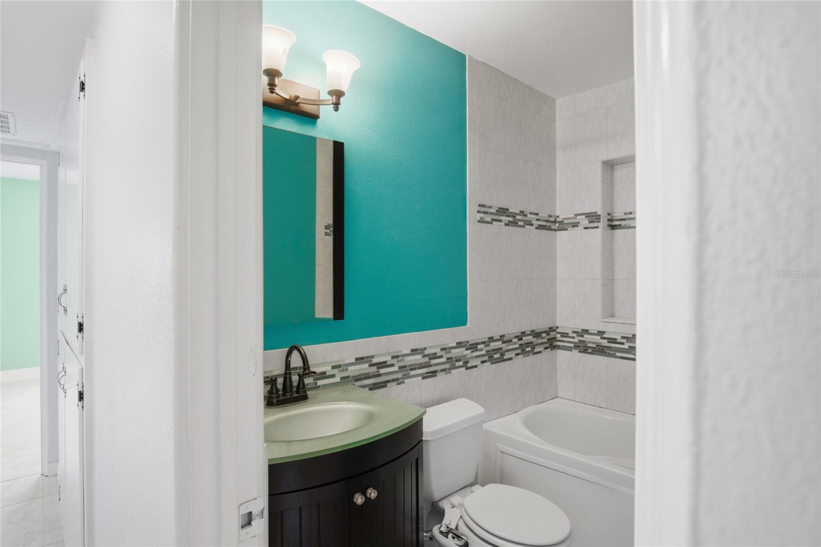 Image 17 of 31 For 610 Ellendale Drive