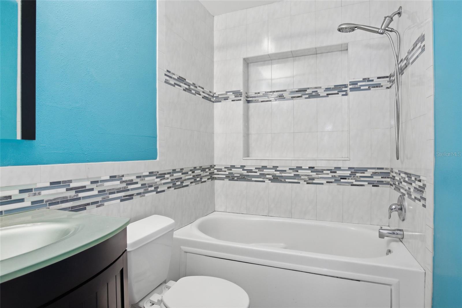 Image 18 of 31 For 610 Ellendale Drive