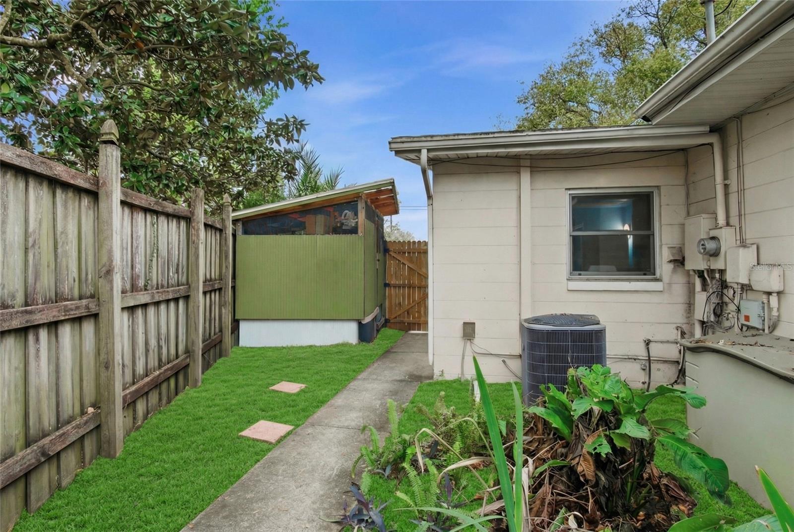 Image 23 of 31 For 610 Ellendale Drive