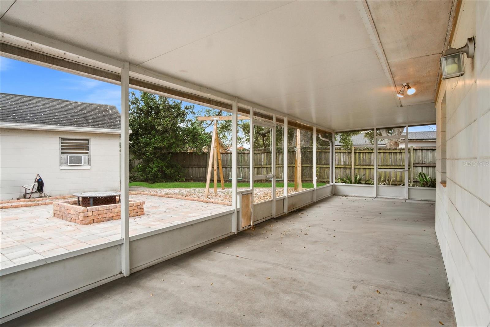 Image 25 of 31 For 610 Ellendale Drive