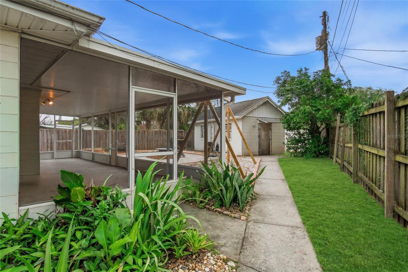 Image 26 of 31 For 610 Ellendale Drive