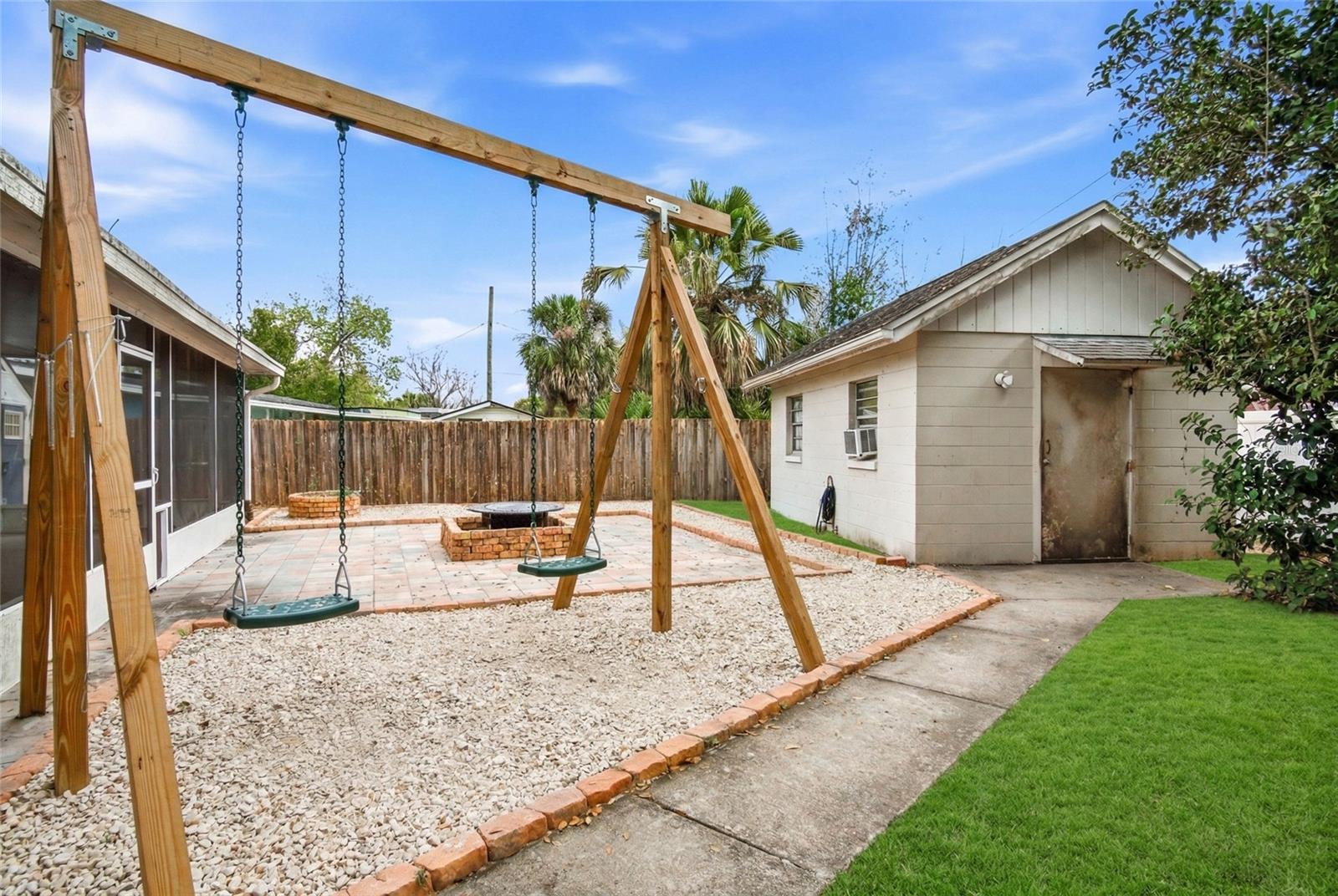 Image 28 of 31 For 610 Ellendale Drive