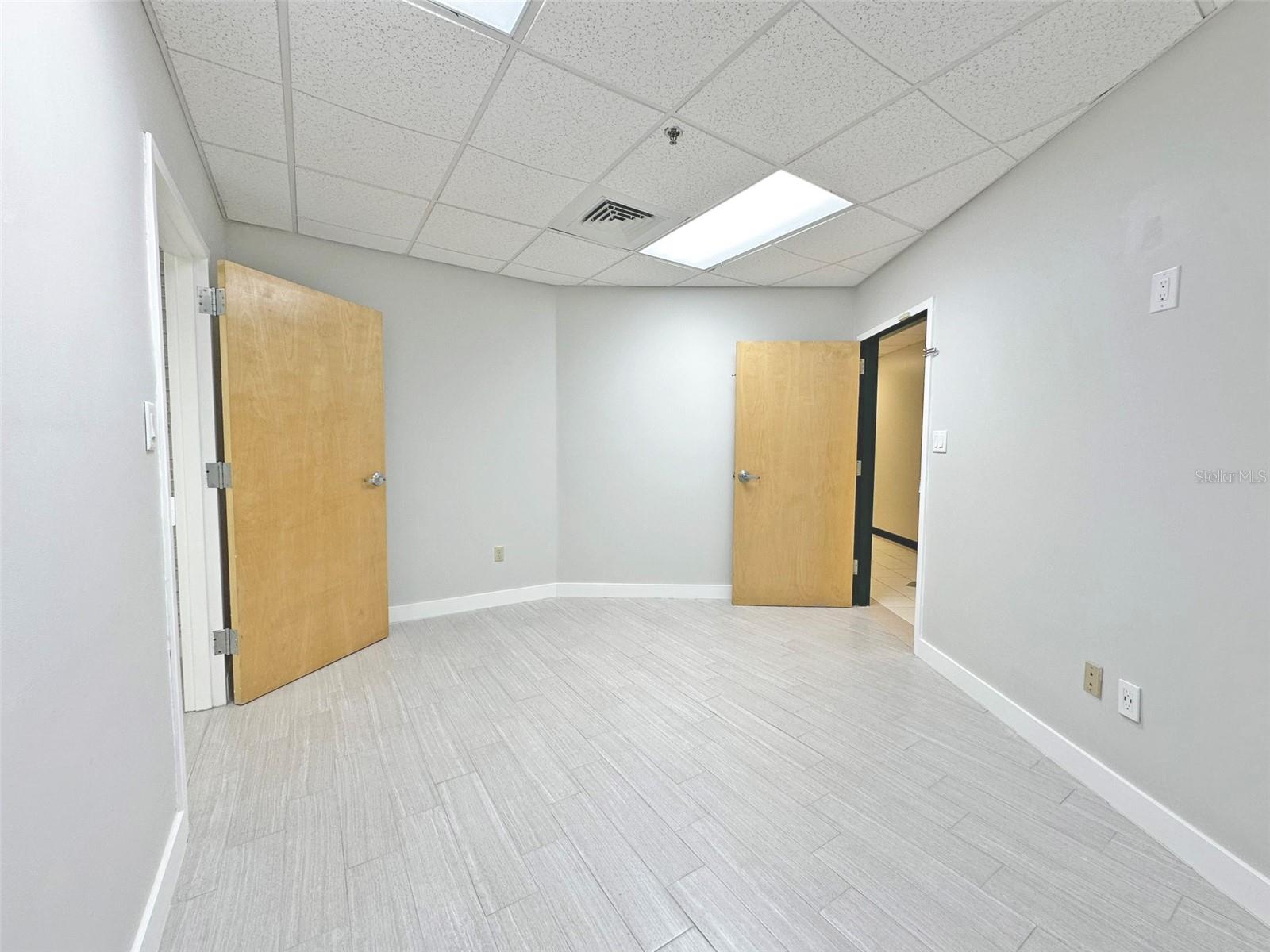 Image 11 of 12 For 7802 Kingspointe Parkway 210