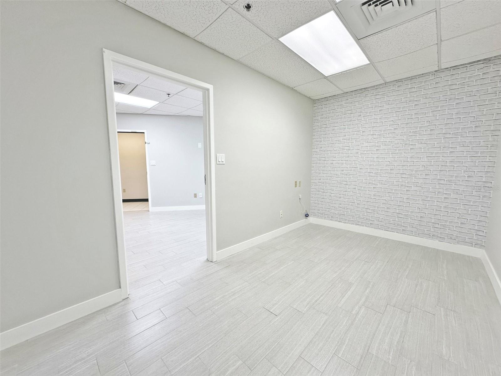 Image 8 of 12 For 7802 Kingspointe Parkway 210