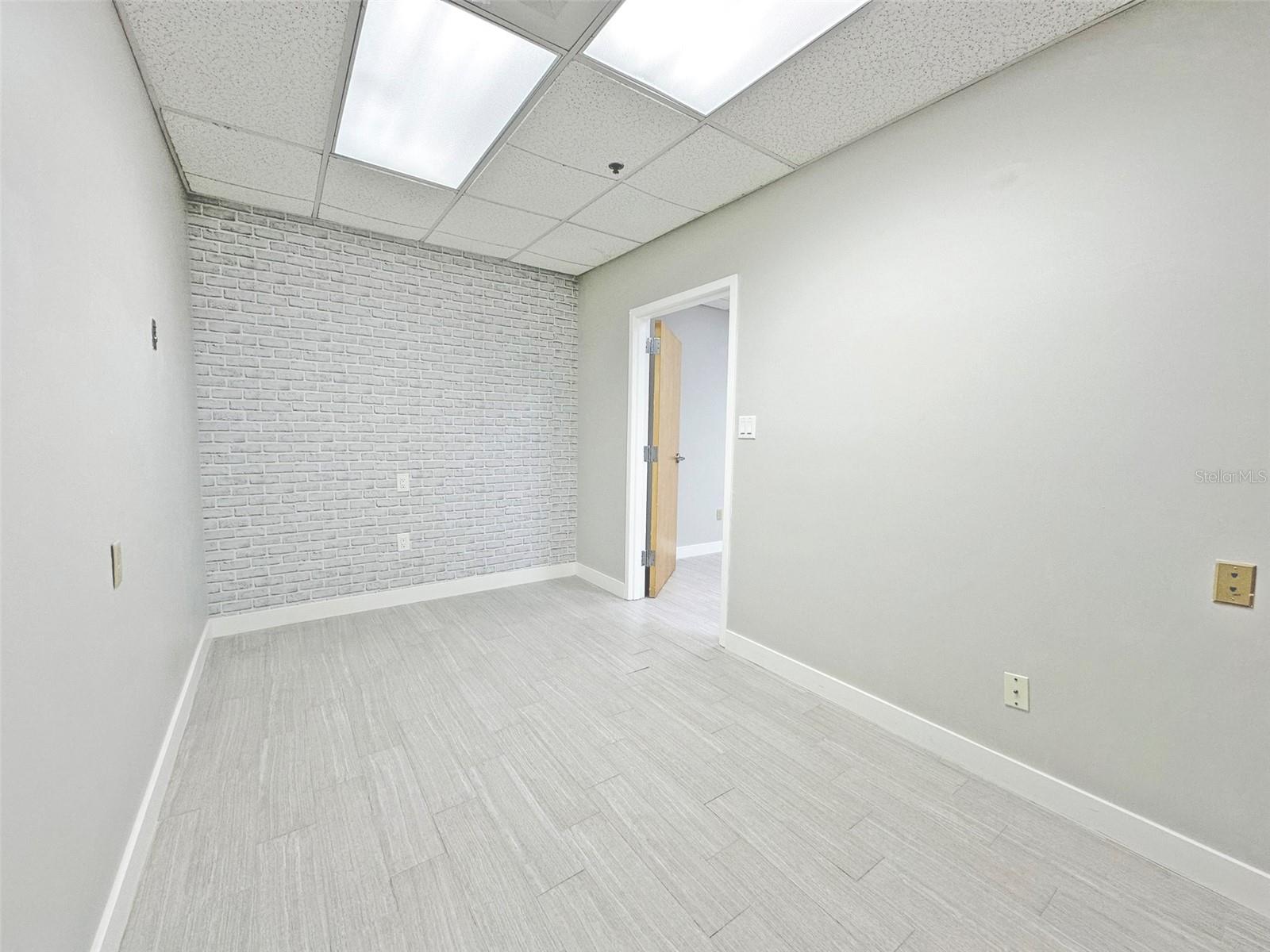 Image 9 of 12 For 7802 Kingspointe Parkway 210