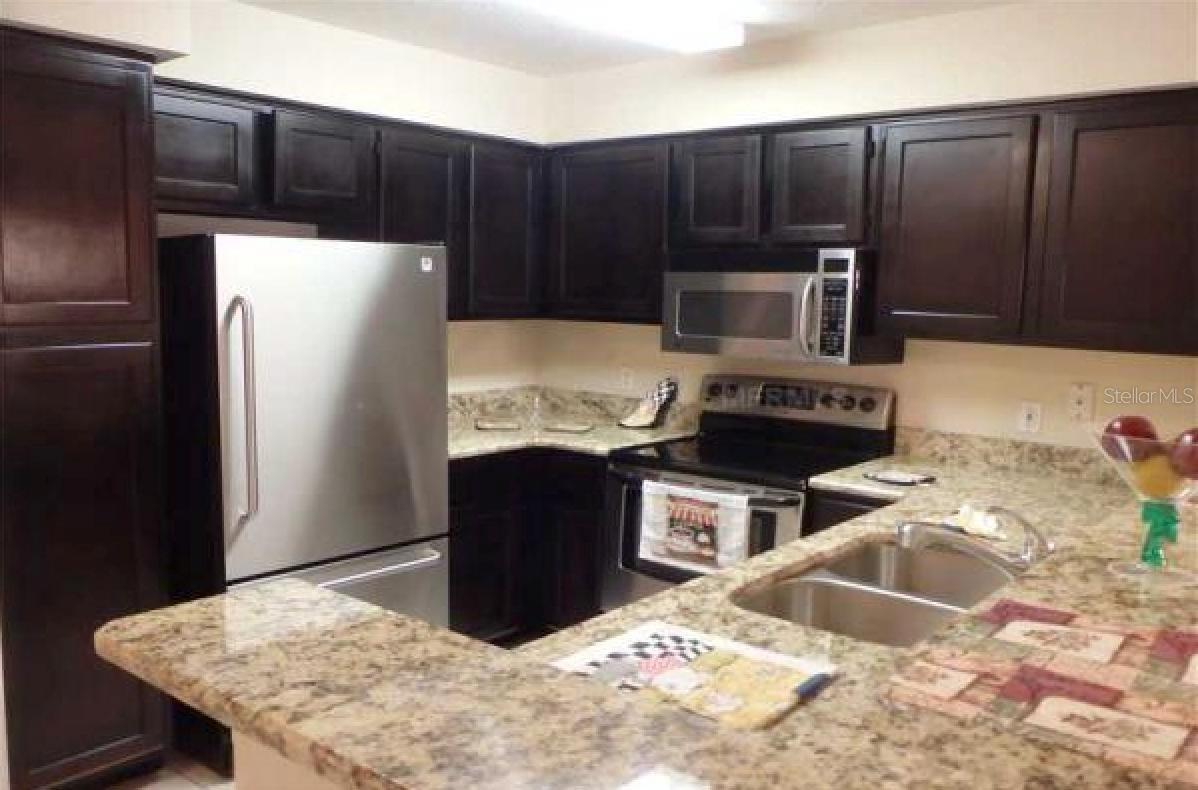 Image 5 of 18 For 14049 Fairway Island Drive 113