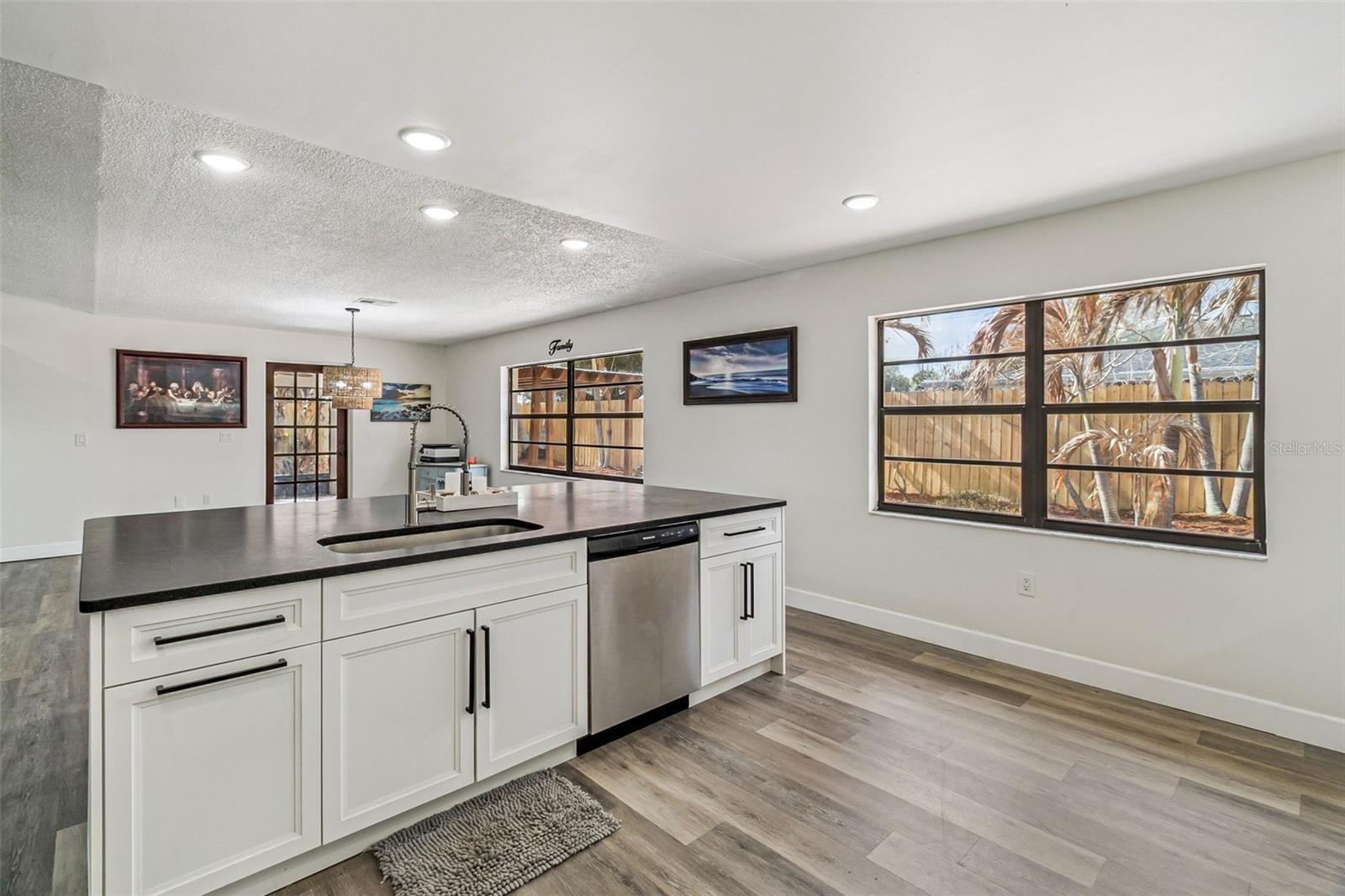 Listing photo id 8 for 870 Croton Road