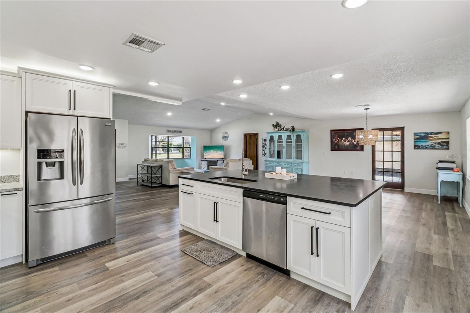 Listing photo id 9 for 870 Croton Road