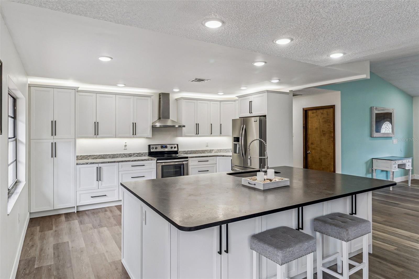 Listing photo id 11 for 870 Croton Road