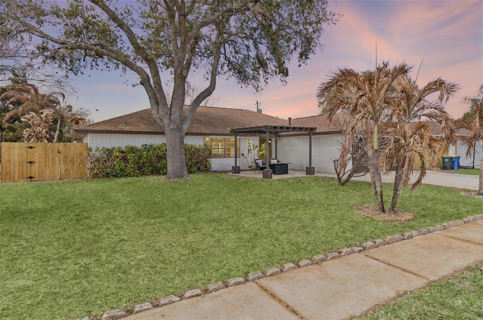 Listing photo id 0 for 870 Croton Road